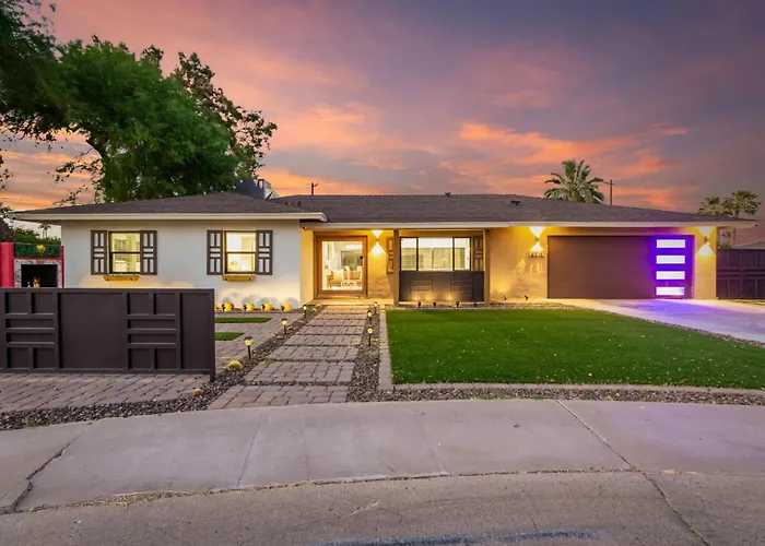 Holiday home New Windsor Modern Retreat Pool Volleyball Scottsdale