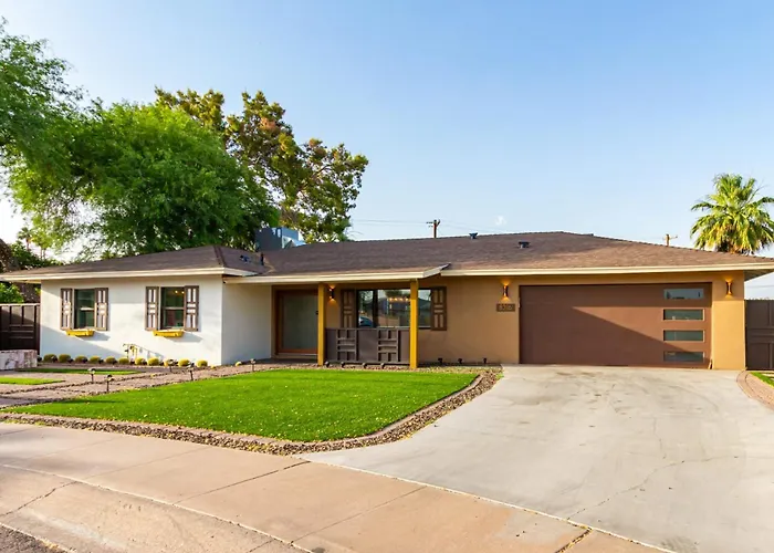 New Windsor Modern Retreat Pool Volleyball Holiday home Scottsdale