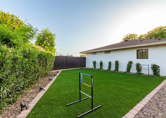 New Windsor Modern Retreat Pool Volleyball Holiday home *
